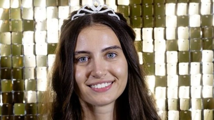 Melisa Raouf vince Miss Inghilterra completamente struccata. Non era mai successo