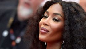 Naomi Campbell si mostra per la prima volta senza parrucca