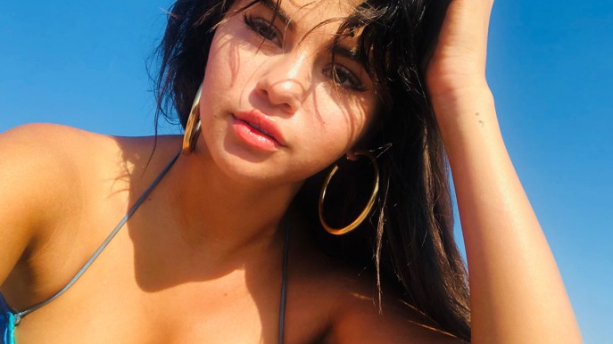 “La pancia è tornata di moda” il messaggio body positive di Selena