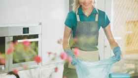 Spazzatura, un cucchiaio di detersivo per risultati incredibili contro gli odori