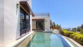 Villa extra lusso in vendita per 12 milioni di dollari: piscina infinita e interni da favola