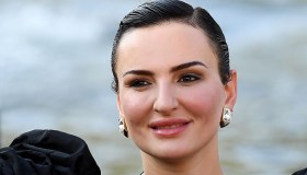 Arisa sceglie (ancora) il nudo per celebrare la sua unicità: “Donna, ma anche uomo”