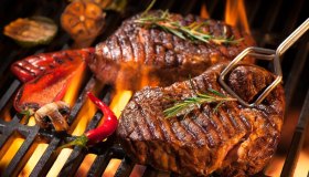 Come si accende il barbecue. A carbonella, legna o ciminiera: tecniche infallibili