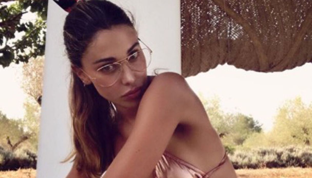 Belen in topless su Instagram. E con De Martino guarda al futuro: la foto