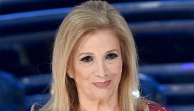 Iva Zanicchi, foto senza veli su Instagram: “Mi hanno hackerato il profilo”