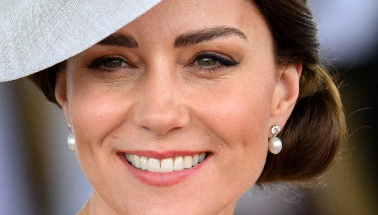 Kate Middleton, dopo la fuga da Londra fa coppia con un altro. William snobbato