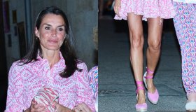 Letizia di Spagna scopre le gambe: con l’abito da 30 euro sembra una ragazzina
