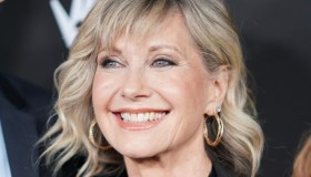 “Simbolo di trionfi e speranza”: è morta Olivia Newton John. L’addio di Travolta