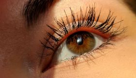 Come mettere il mascara in modo perfetto in base all’effetto da ottenere