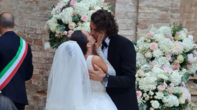 Gianmarco Tamberi e Chiara Bontempi sposi: l’abito da favola, gli invitati e la festa