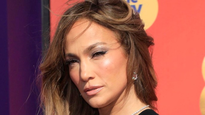 Pelle luminosa come Jennifer Lopez: l’ingrediente magico è in vendita a meno di 20 euro