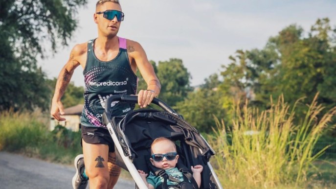 50 chilometri con il figlio nel passeggino: Lorenzo Lotti conquista il record