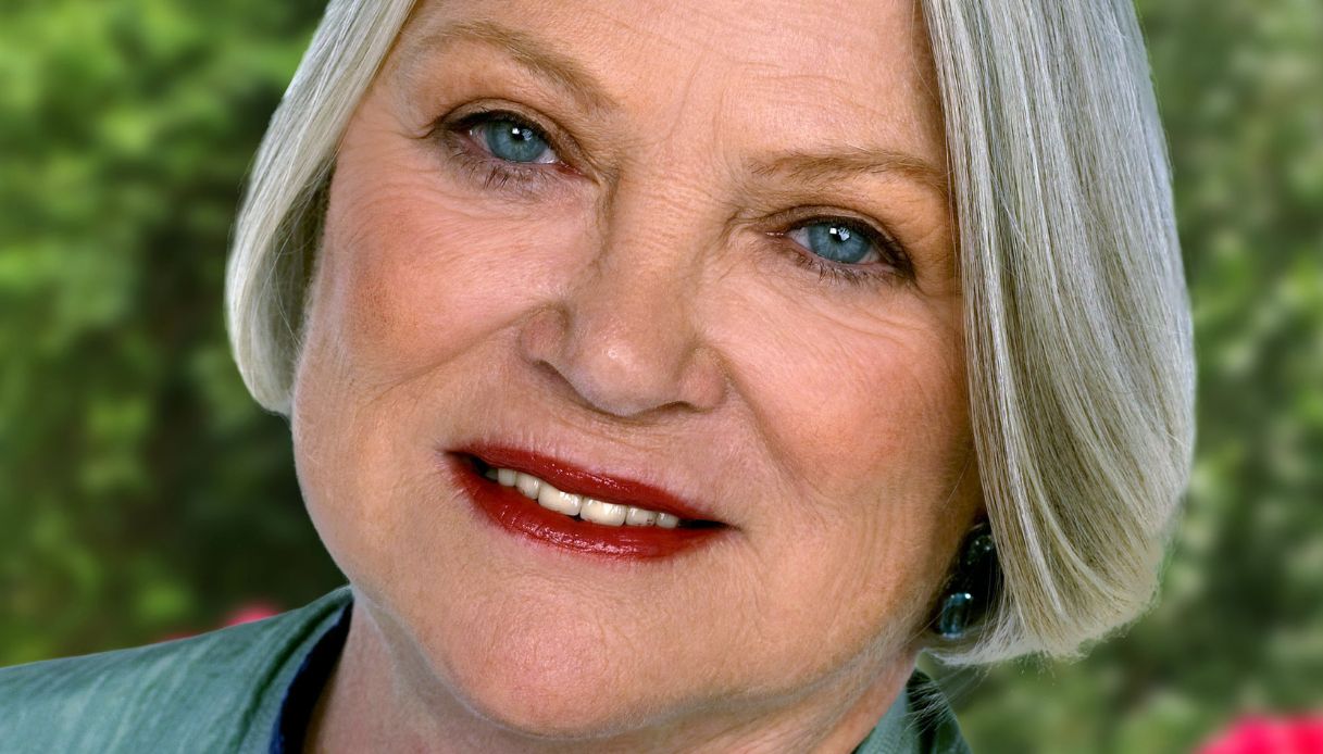 Addio a Louise Fletcher: l’amore per i figli, la lingua dei segni e quell’Oscar che ha fatto storia