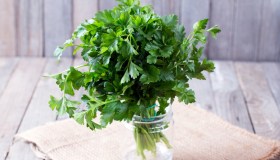 Come conservare il prezzemolo: i trucchi che funzionano davvero