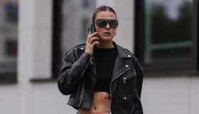 Il chiodo in pelle: un classico del rientro