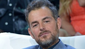 Daniele Bossari: “Ho un tumore alla gola”. Su Instagram il racconto della sua battaglia