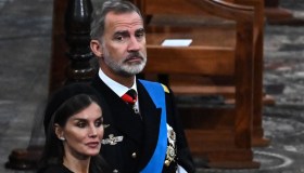 Funerali Elisabetta II, le Regine di tutto il mondo vestite a lutto