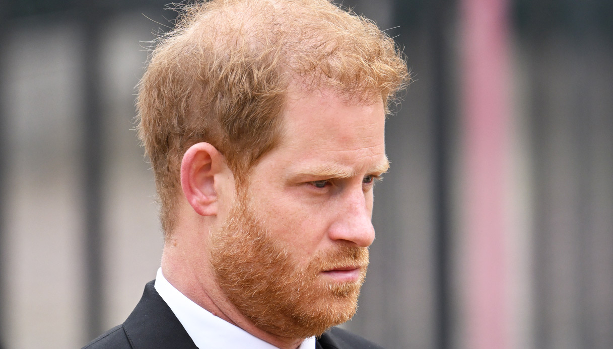 Harry, la telefonata fatale con Carlo: Meghan Markle non è più gradita