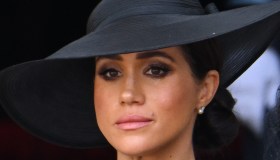 Meghan Markle, la richiesta imbarazzante a Carlo e look sbagliatissimo