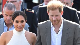 Meghan Markle e Harry interrompono il tour. Lui corre dalla Regina