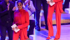Meghan Markle in Gran Bretagna: primo look total red