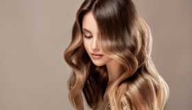 Capelli lunghi, le tendenze da sfoggiare per l’autunno-inverno 22/23
