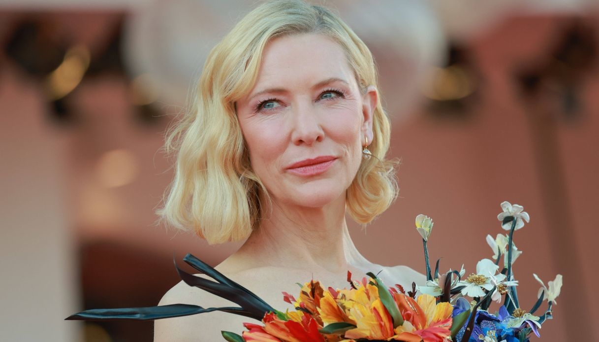 Agli Oscar sfila il fiocco blu: perché Cate Blanchett e altre star hanno  indossato la spilla