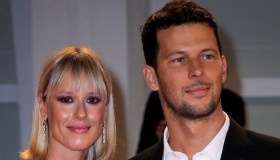 Venezia 79, Pellegrini e Giunta: look con spacco e total black per la Divina