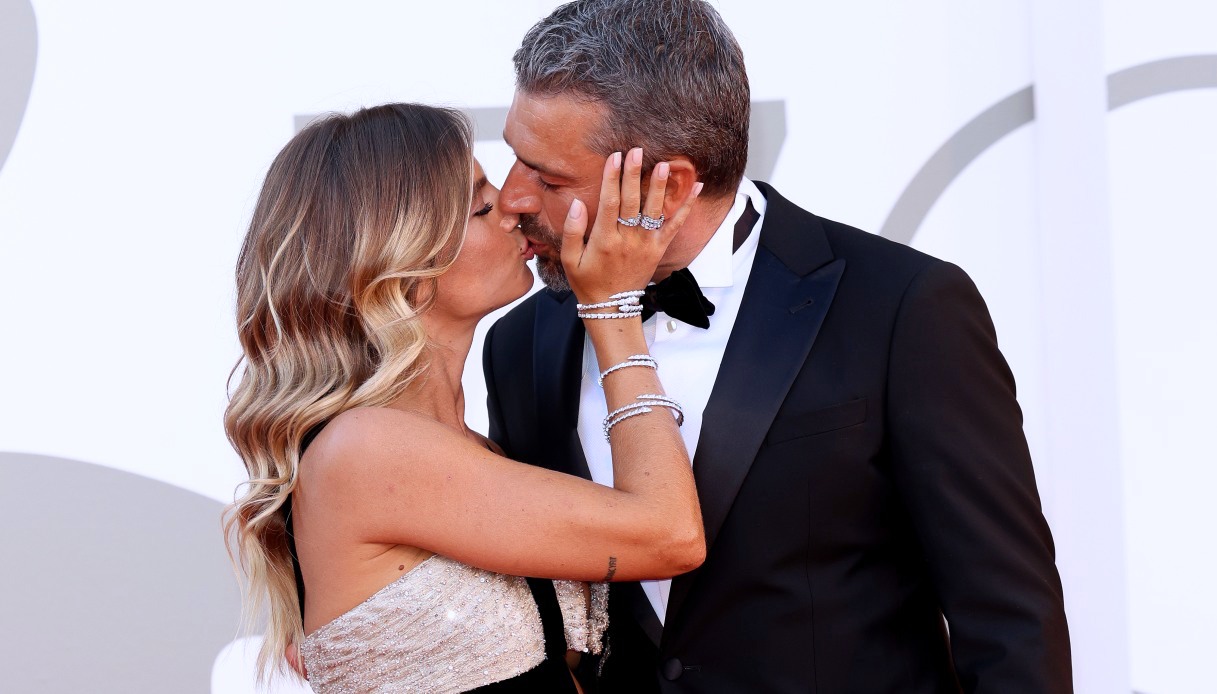 Venezia 79, i primi baci da sogno sul red carpet del Festival