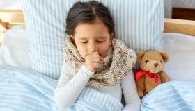 Virus Respiratorio Sinciziale: sintomi, cura e prevenzione nelle diverse età