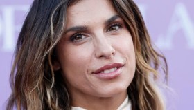 Elisabetta Canalis su Instagram, dal bikini autunnale al top metal: “Sei la donna perfetta”