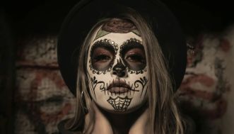 Come applicare il rossetto in base al finish: trucchi e consigli