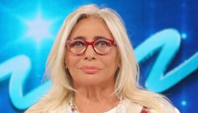 “Domenica In”, gaffe in diretta per la Lecciso. Mara Venier: “Ho ricevuto una diffida”