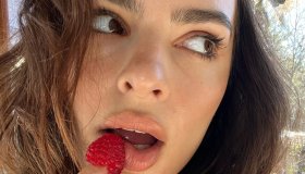 Emily Ratajkowski  si dichiara – forse – bisessuale. È cosi importante?