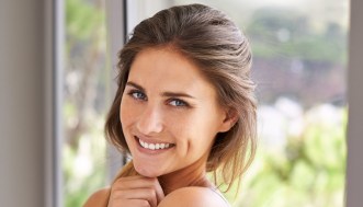 Come applicare il rossetto in base al finish: trucchi e consigli