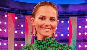 “Da noi a ruota libera”, Francesca Fialdini strepitosa in mini abito e capelli wet