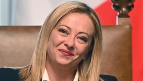 Giorgia Meloni, quanto è alta: il trucco delle scarpe col tacco