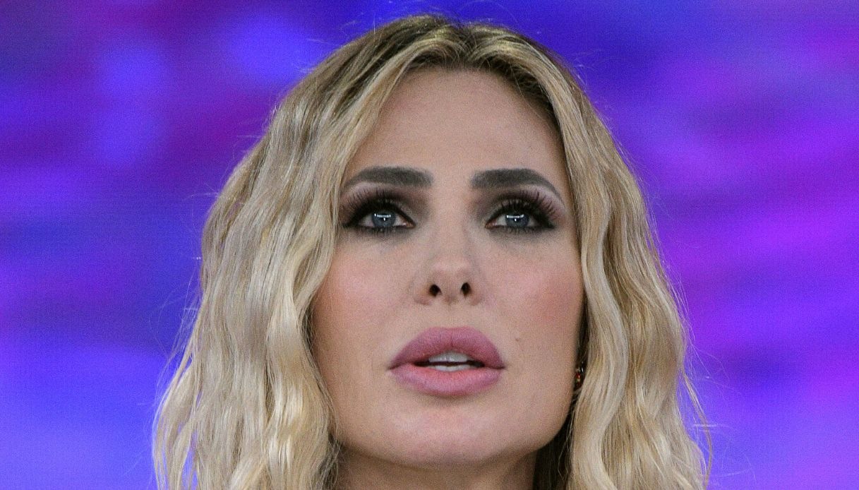 Ilary Blasi, bella come non mai su Instagram. Ma per i fan è “troppo magra”