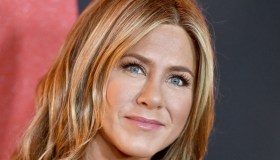 Jennifer Aniston, pelle luminosa a 54 anni: il suo segreto anti-age che puoi usare anche tu