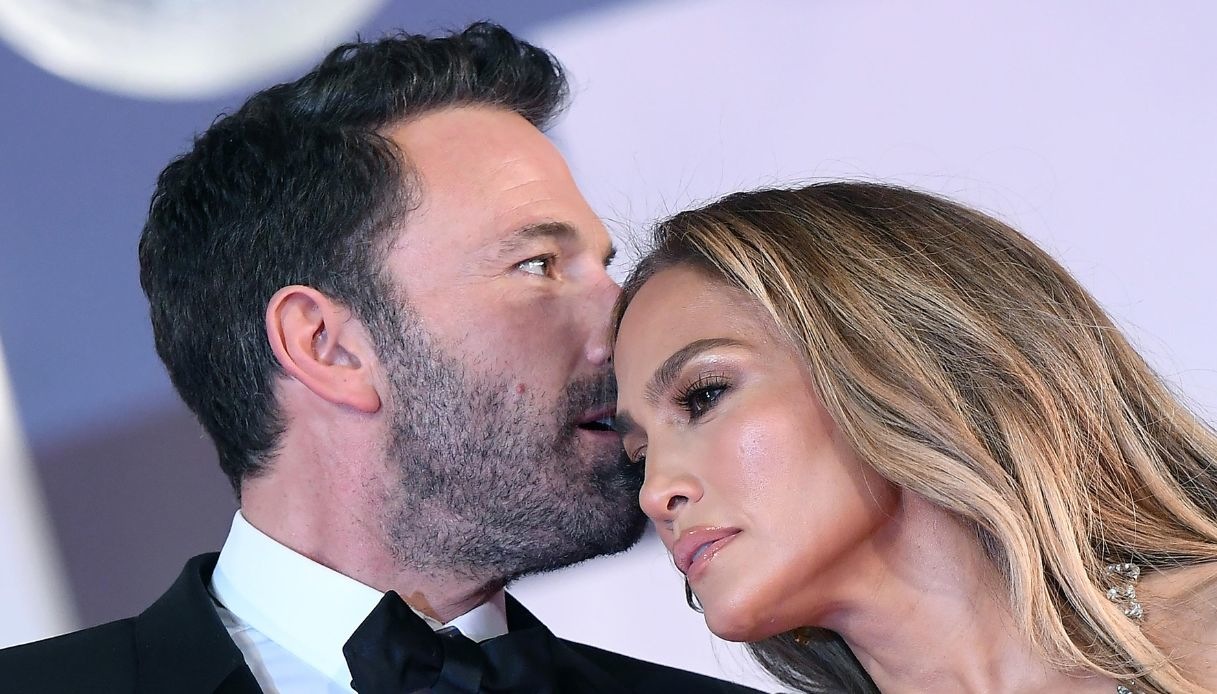 Jennifer Lopez e Ben Affleck: “Lei non è felice”. La crisi e l’allontanamento