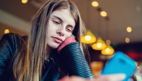 Cosa fare quando la vostra migliore amica trova un ragazzo e si dimentica di voi