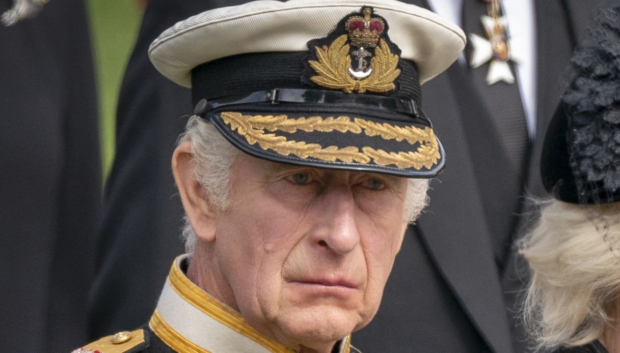 “Re Carlo è devastato”. Ma il gesto per Harry e Meghan fa discutere