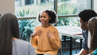 5 cose da sapere prima di iniziare una relazione poliamorosa