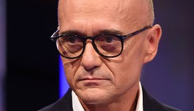 Focolaio Covid al “GF Vip”, lo show finisce nella bufera per i positivi