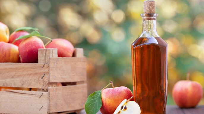 Come fare l’aceto di mele e perché berlo con l’acqua