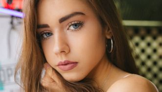 Come applicare il rossetto in base al finish: trucchi e consigli