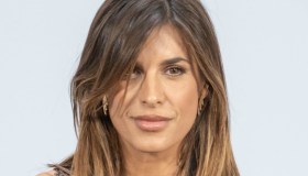 Elisabetta Canalis osa sempre di più su Instagram. Lo spacco proibitivo