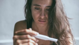 C’era una volta il mito dell’orologio biologico. Ora è una trappola