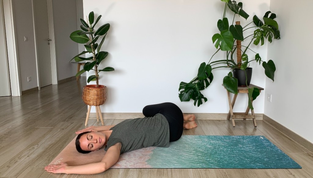 posizione yoga twist