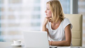 L’Italia è tra i Paesi più tristi d’Europa. Ed è colpa del lavoro